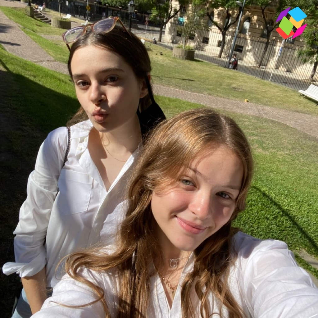 Short Funny Friendship Captions